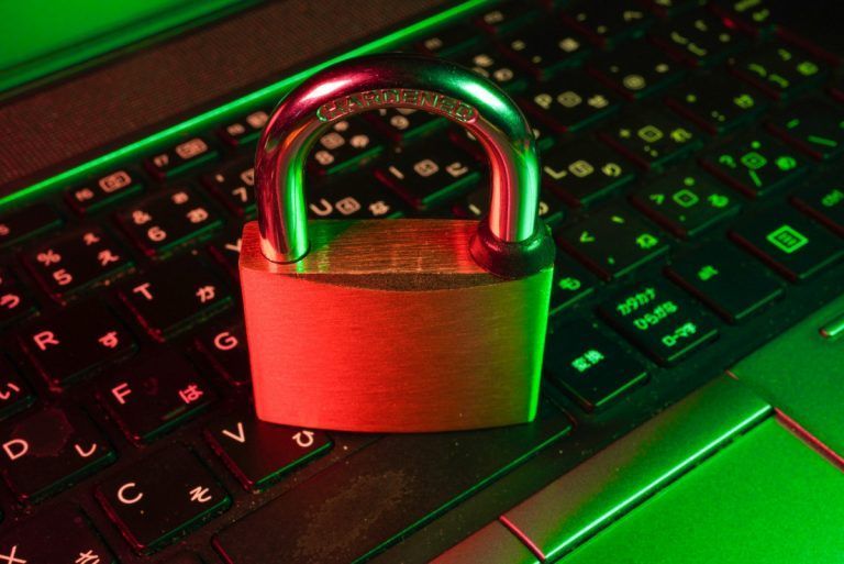 ¿Cómo se puede comprar seguro sin miedo en internet hoy en día? 